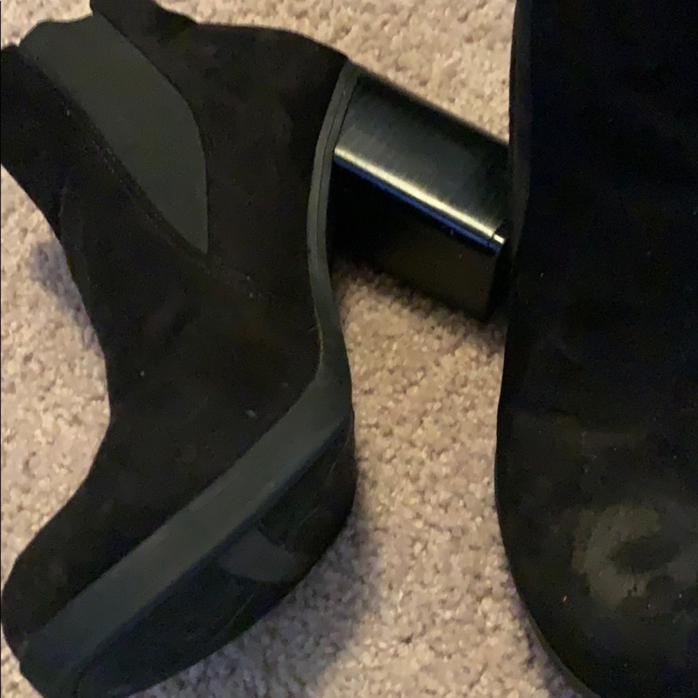 Boots - Picture 2 of 5